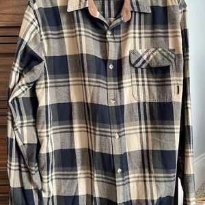 Legendary Whitetails Men's Plaid Shirt - Black and Tan